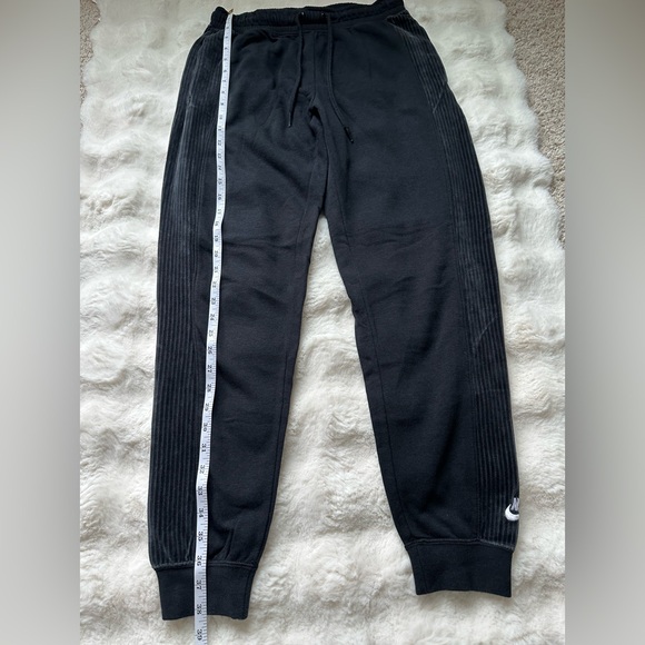 Nike Women’s Black Joggers/ Pants with Cozy Fleece Interior. - Picture 10 of 11